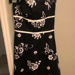 Size 6 White House Black Market strapless dress